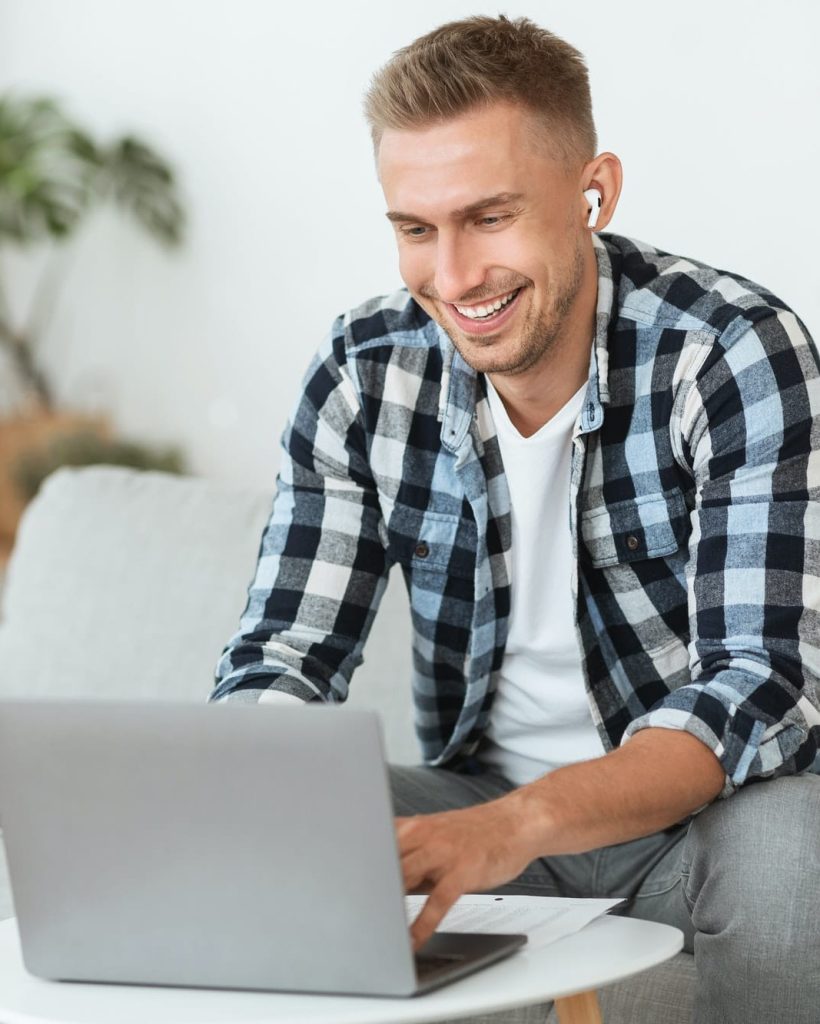 guy-listening-to-music-online-in-headphones.jpg guy-listening-to-music-online-in-headphones.jpg